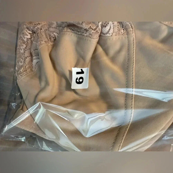 GLAMORISE WonderWire® Low Cut Lace Underwire Bra - Picture 7 of 7